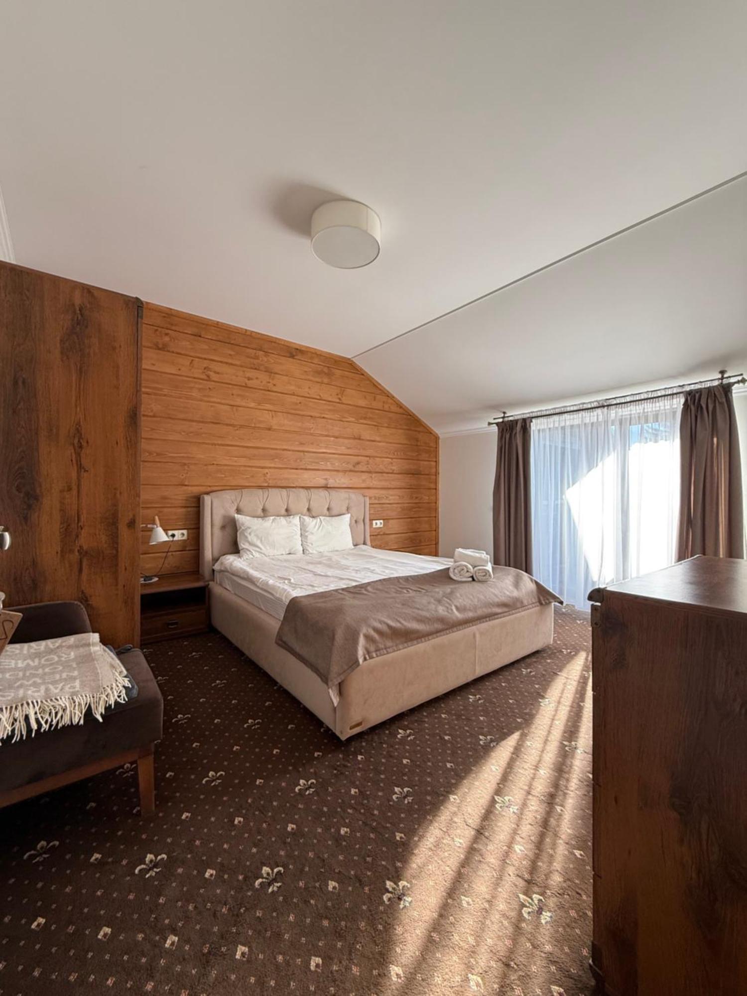 Residence Chalet & Nesh Tatariv Exteriör bild