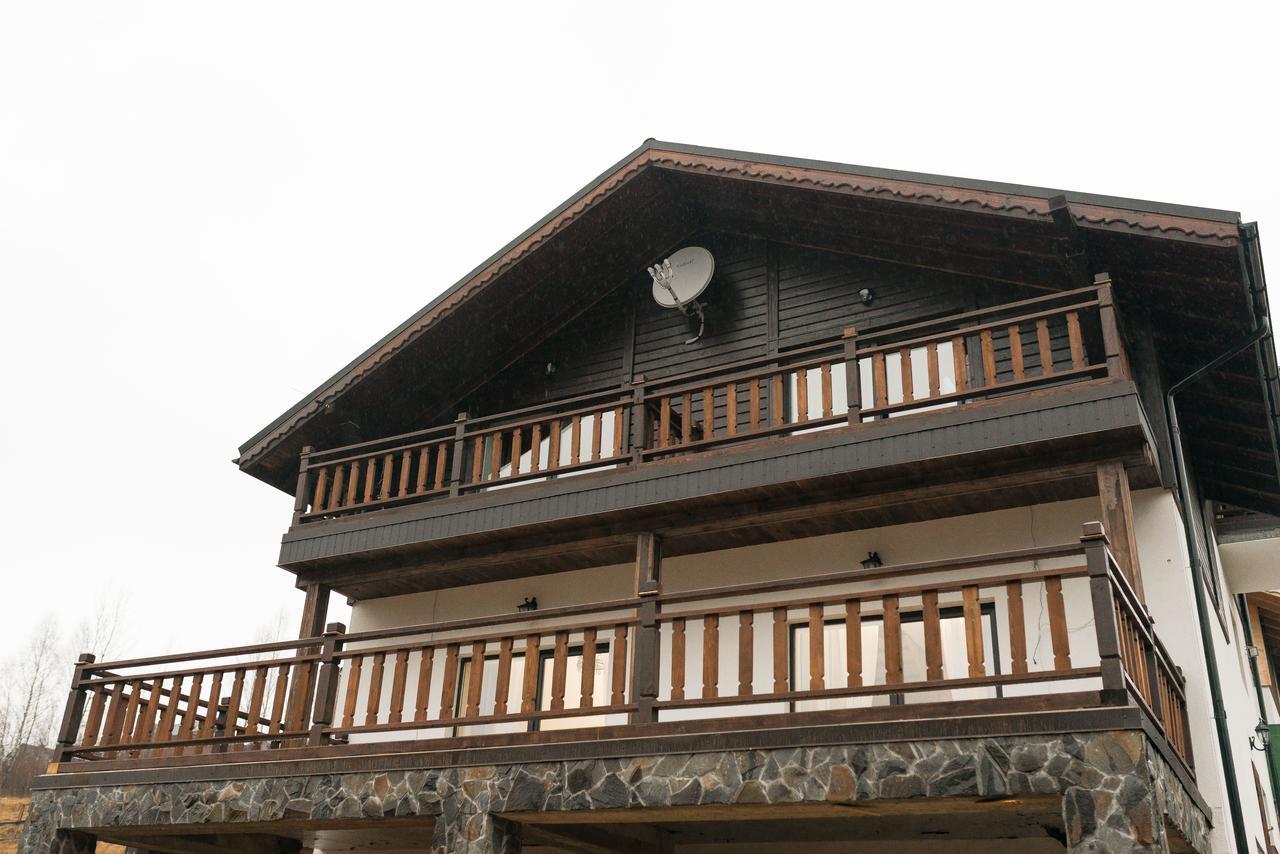 Residence Chalet & Nesh Tatariv Exteriör bild